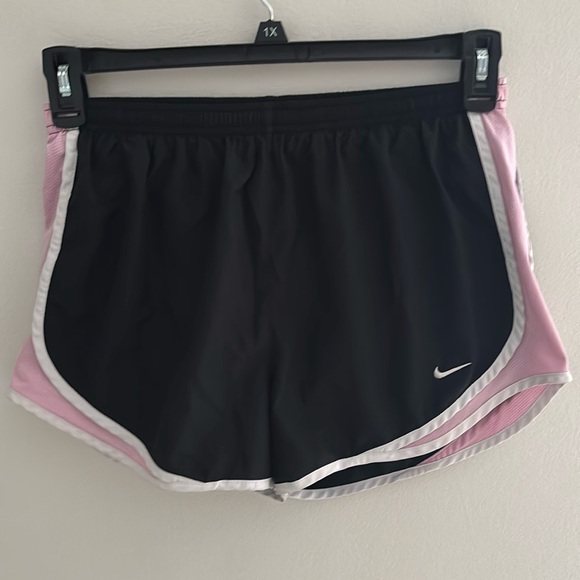 Women’s Nike dry fit running shorts - Picture 1 of 3